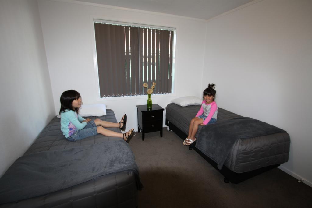 Waikanae Beach Top 10 Holiday Park Gisborne Zimmer foto
